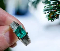 Bague Or blanc Émeraude Diamants
