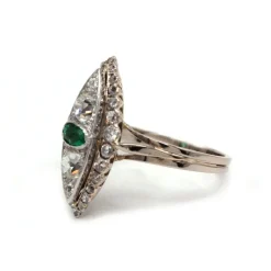 Bague or blanc, émeraude et diamants