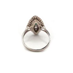 Bague or blanc, émeraude et diamants