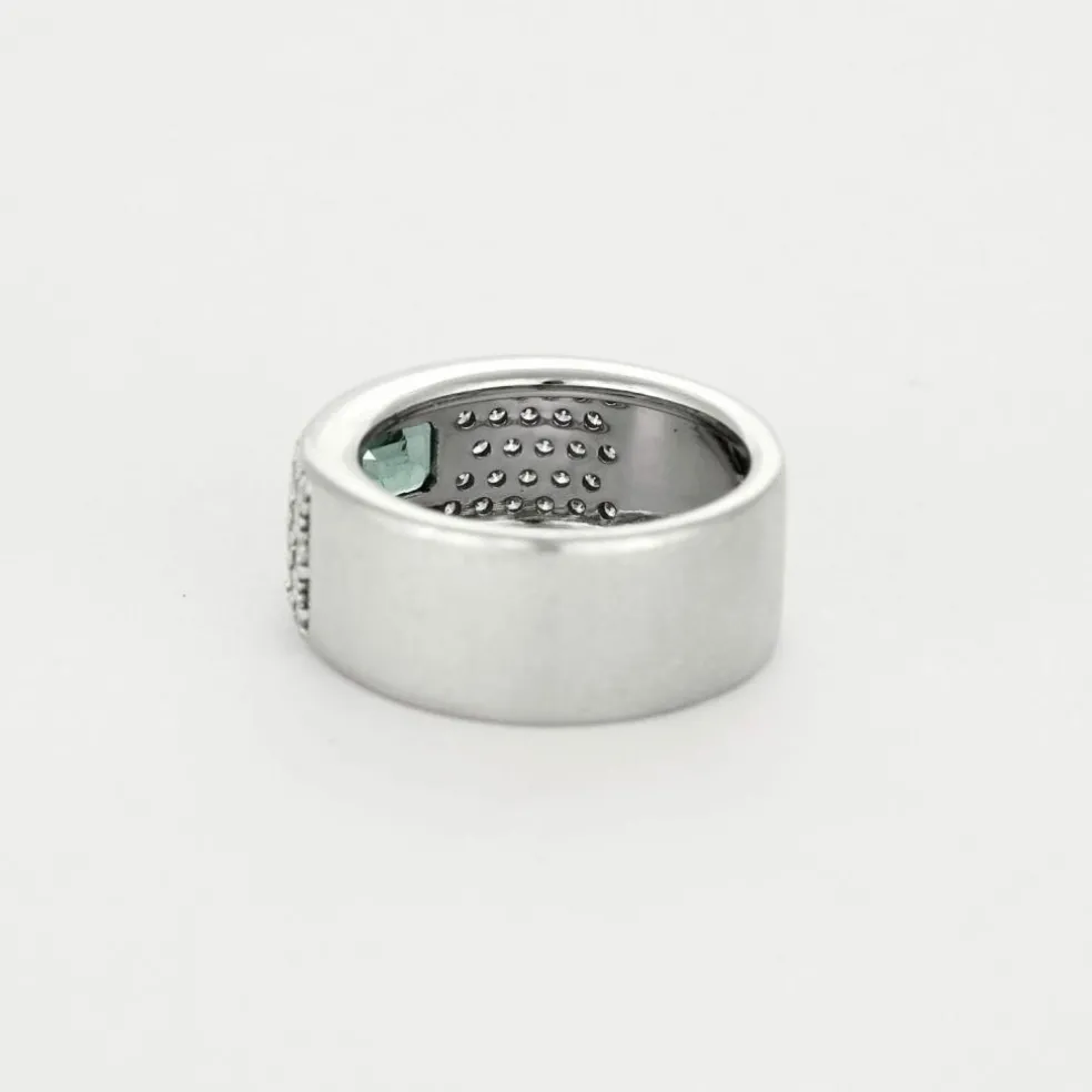 Bague or blanc, émeraude et diamants
