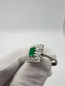 Bague or blanc émeraude et diamants