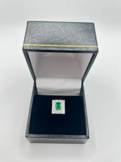 Bague or blanc émeraude et diamants