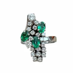 Bague or blanc, émeraudes, diamants
