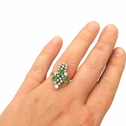 Bague or blanc, émeraudes, diamants