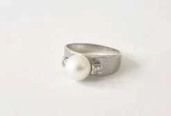 Bague or blanc perle et diamants