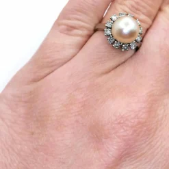 Bague or blanc perle et diamants