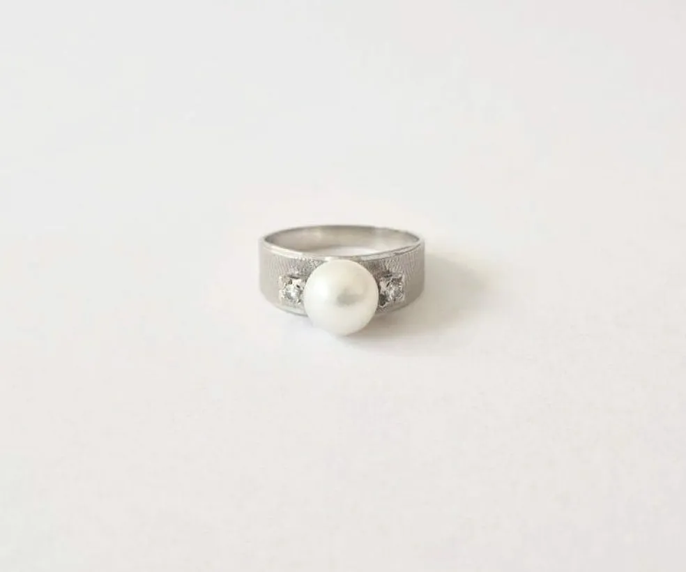 Bague or blanc perle et diamants