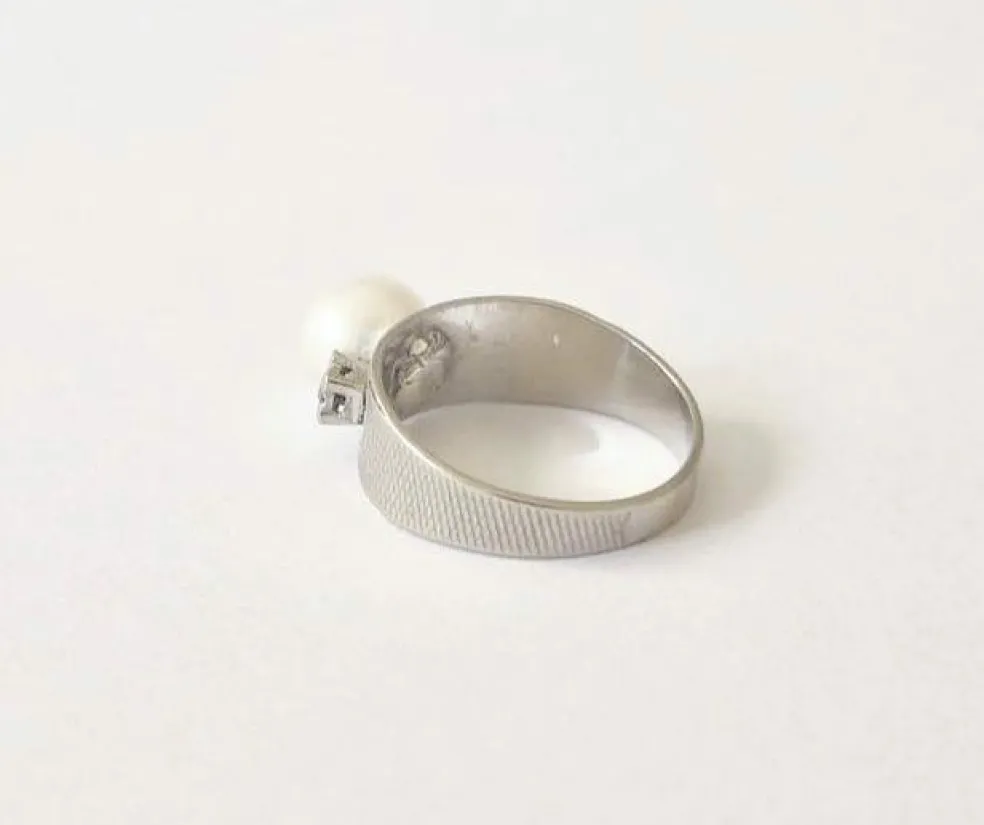 Bague or blanc perle et diamants