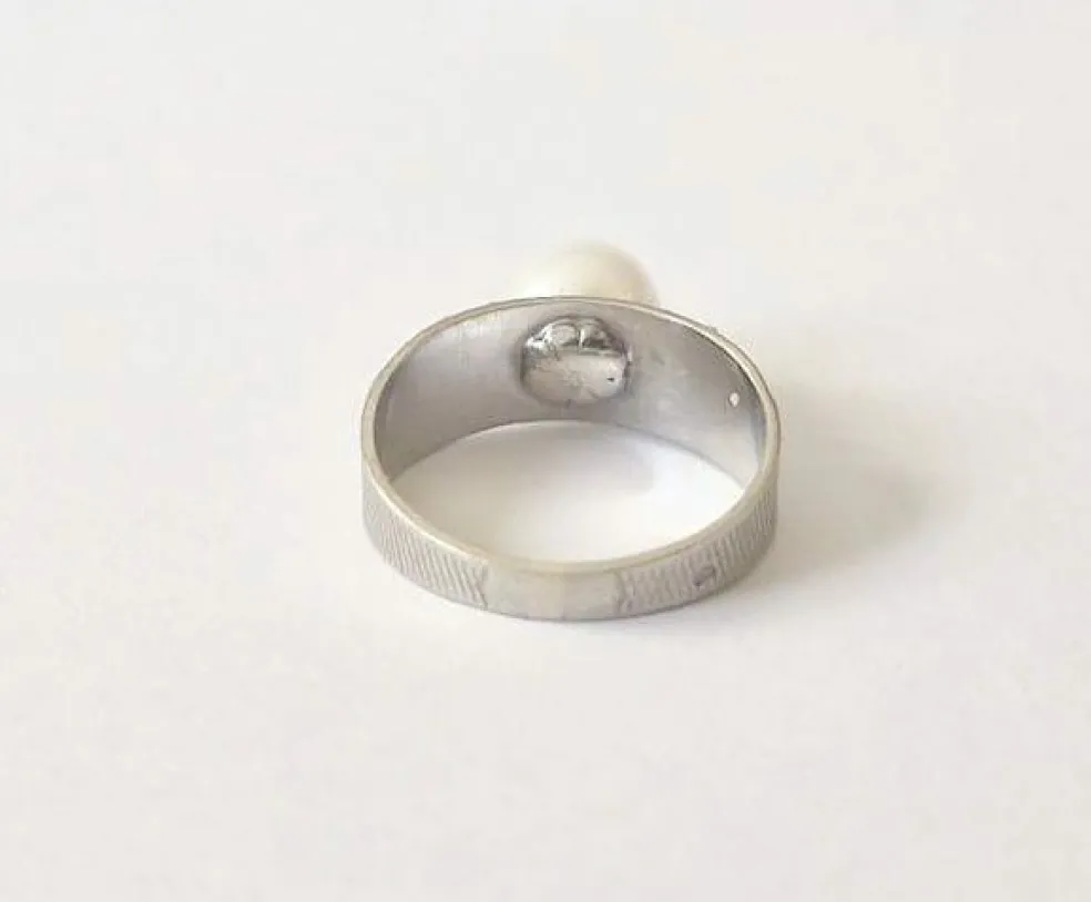 Bague or blanc perle et diamants