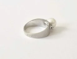 Bague or blanc perle et diamants