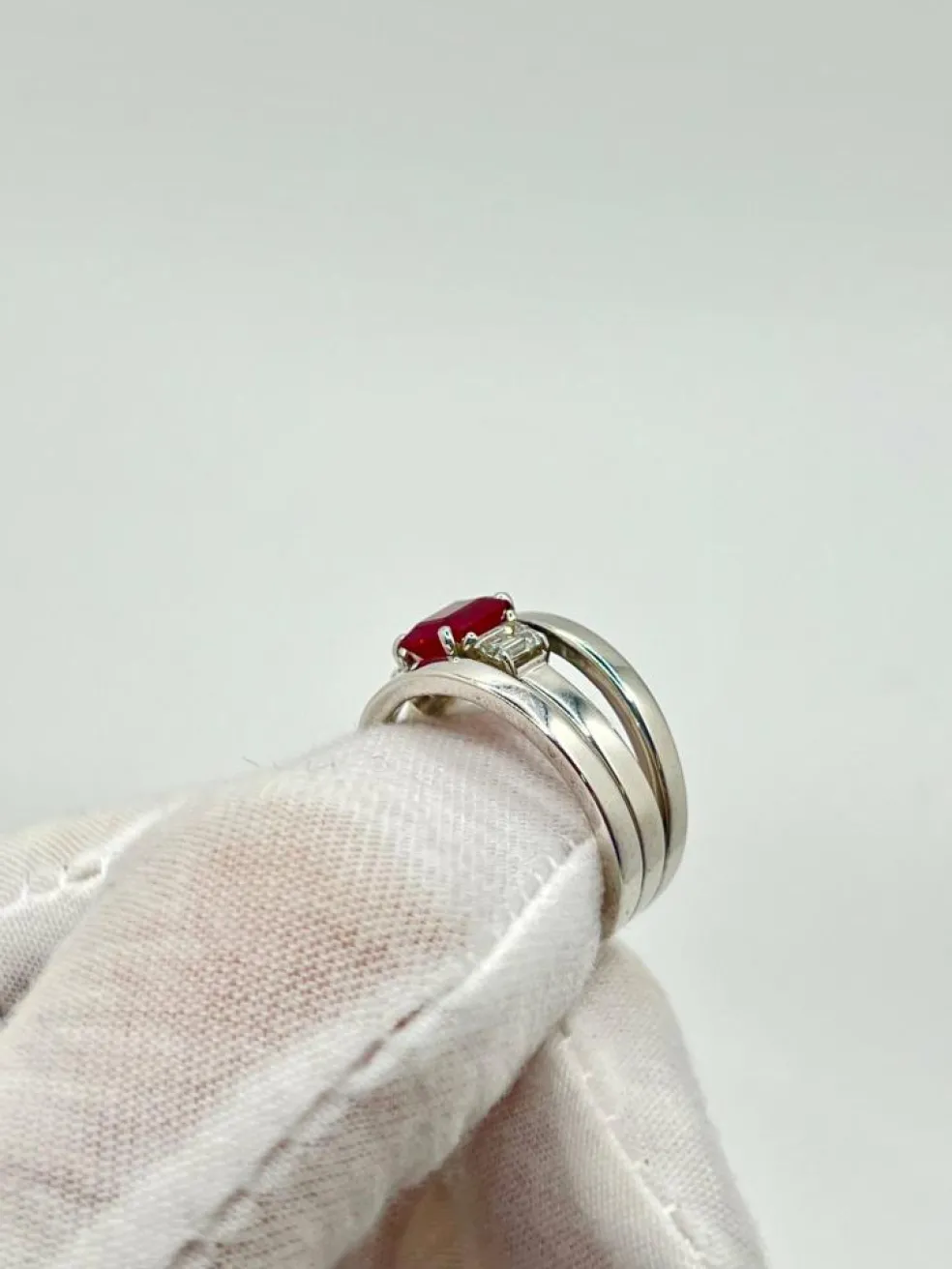Bague or blanc rubis 1,40 ct et diamants