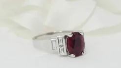 Bague or blanc rubis diamants