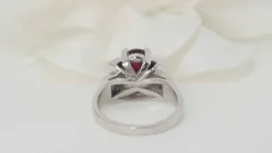 Bague or blanc rubis diamants