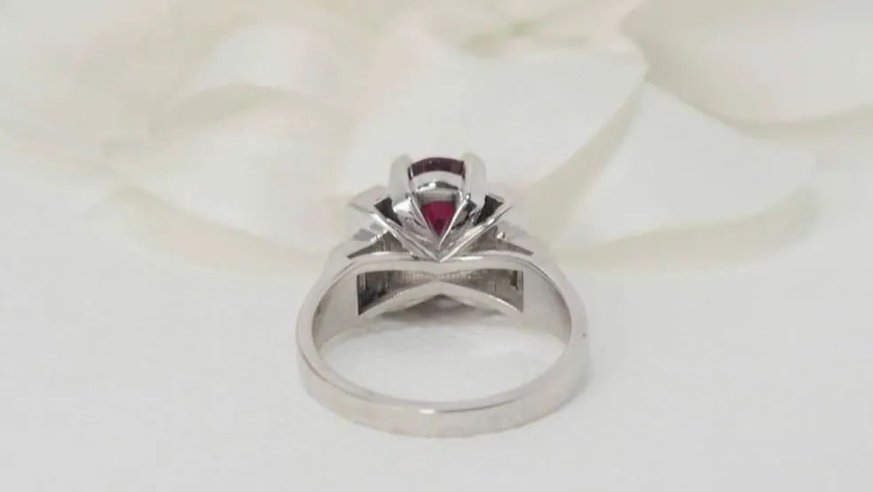 Bague or blanc rubis diamants
