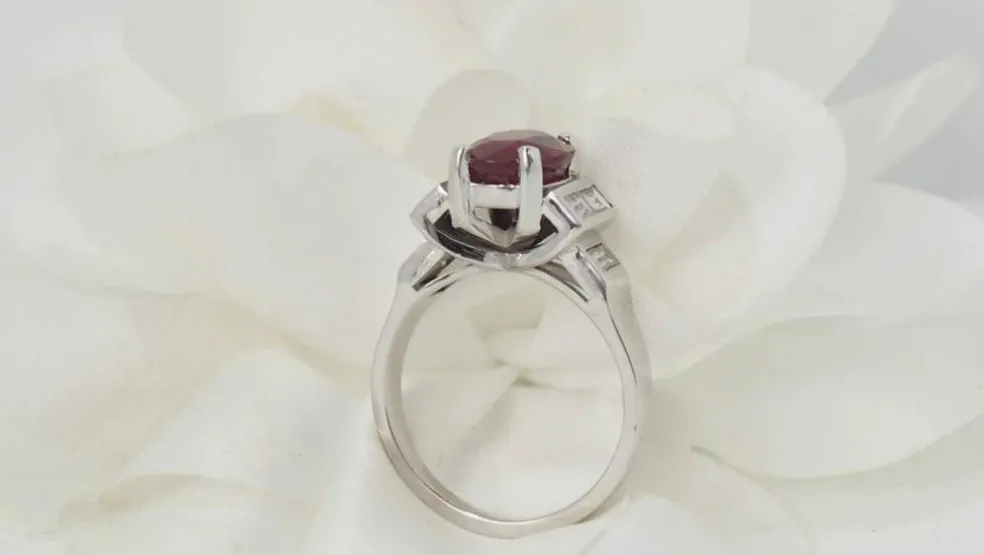 Bague or blanc rubis diamants