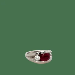 Bague or blanc, rubis, diamants
