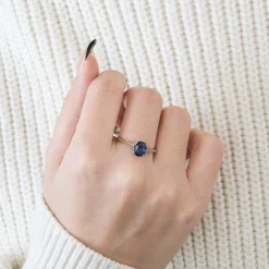 Bague or blanc saphir