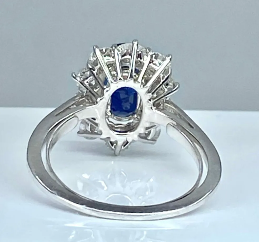 Bague or blanc, saphir 3,57 carats, diamants