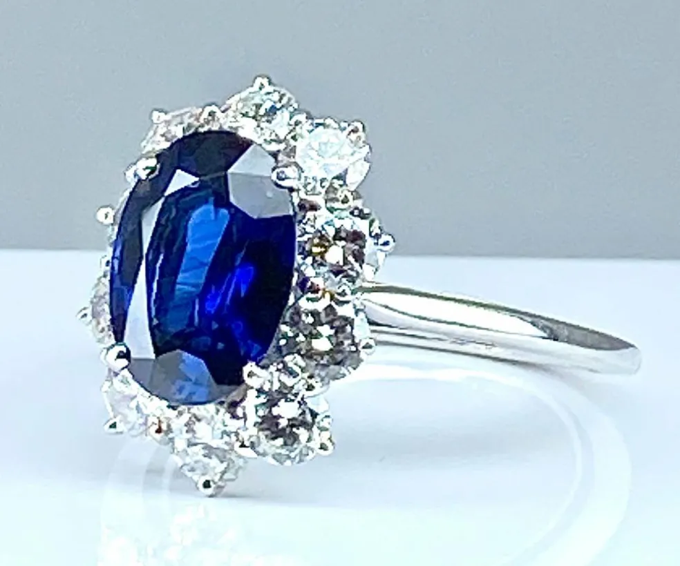Bague or blanc, saphir 3,57 carats, diamants
