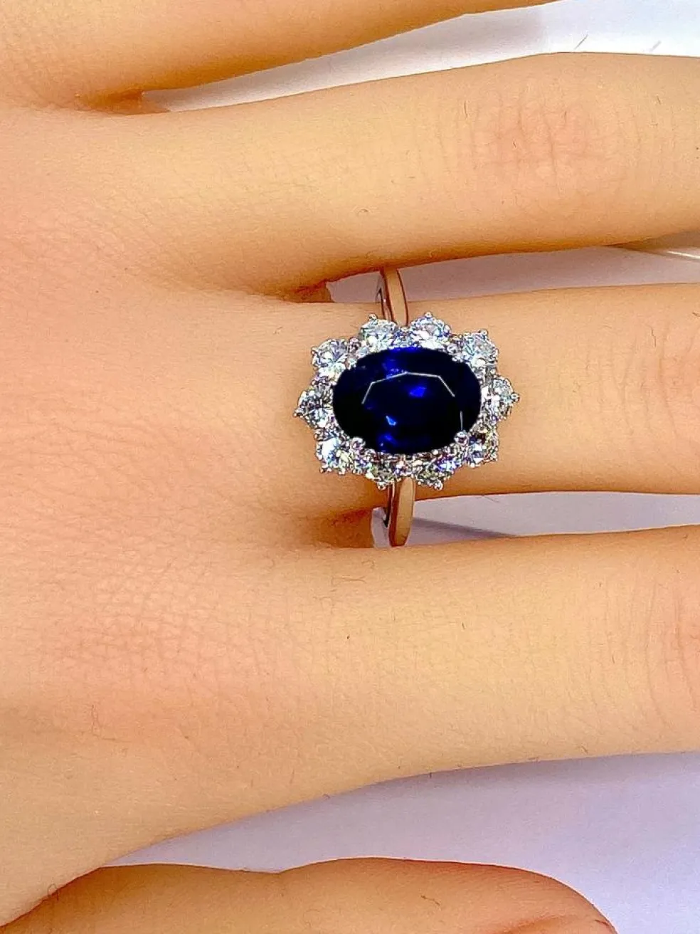 Bague or blanc, saphir 3,57 carats, diamants