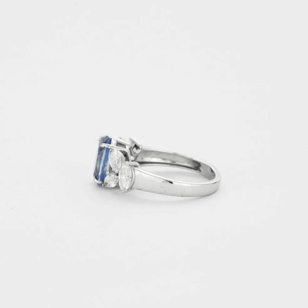 Bague or blanc saphir bleu diamants