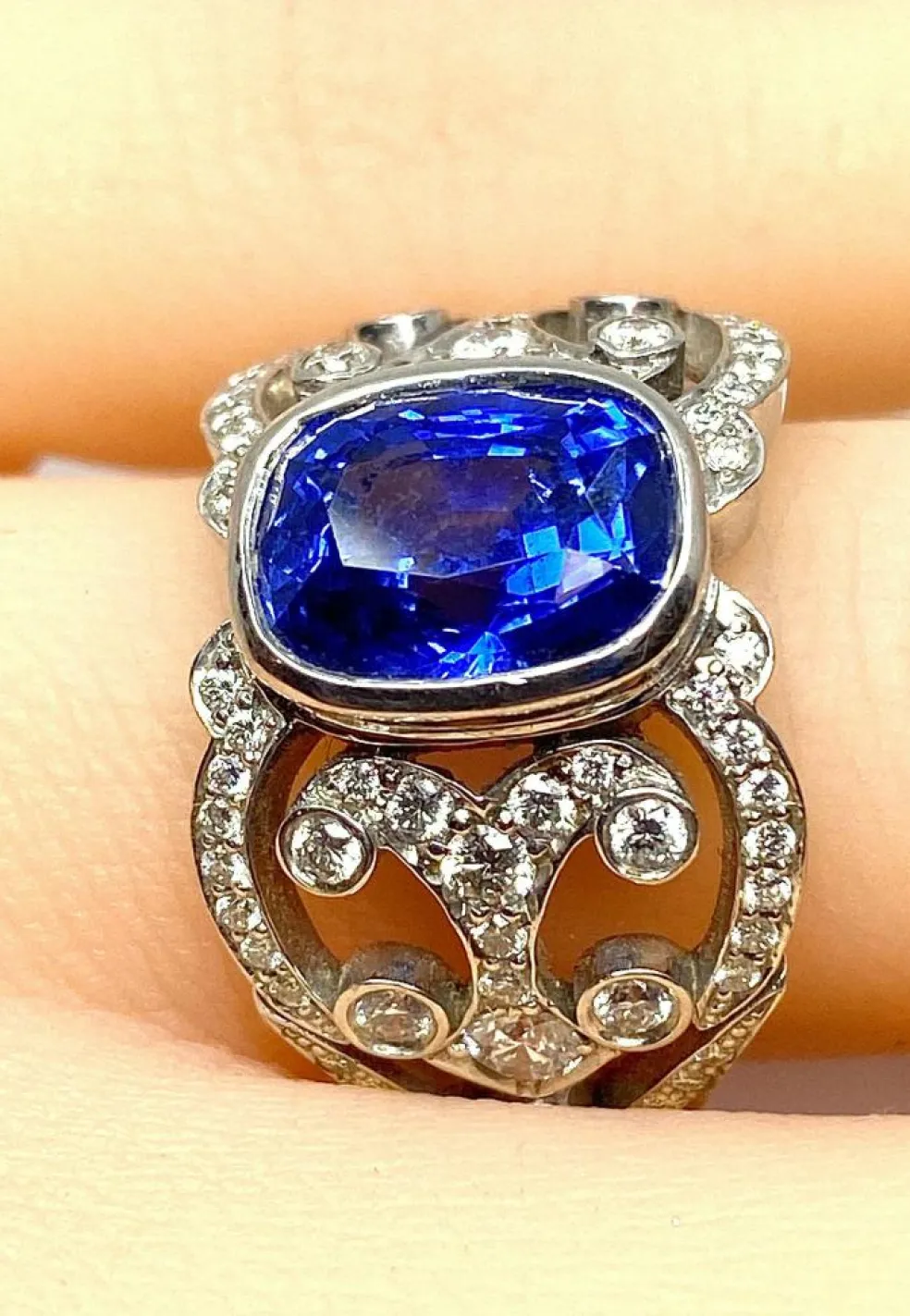 Bague or blanc saphir de Ceylan 3,12 carat et diamants