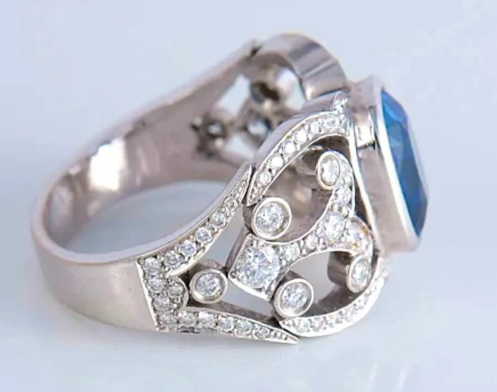 Bague or blanc saphir de Ceylan 3,12 carat et diamants