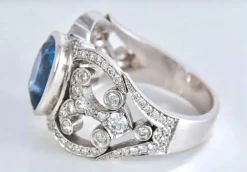 Bague or blanc saphir de Ceylan 3,12 carat et diamants
