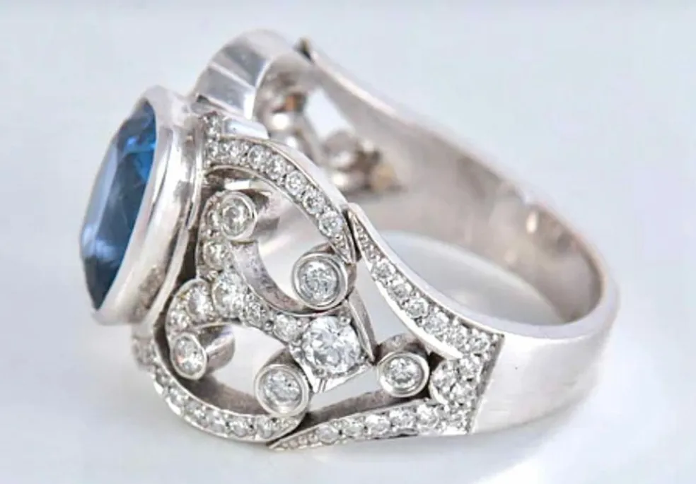 Bague or blanc saphir de Ceylan 3,12 carat et diamants