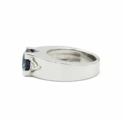 Bague or blanc, saphir, diamants