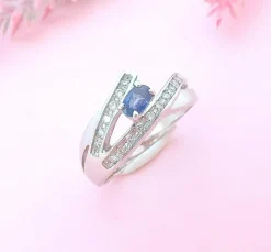 Bague or blanc, saphir, diamants