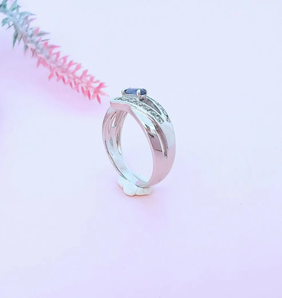 Bague or blanc, saphir, diamants