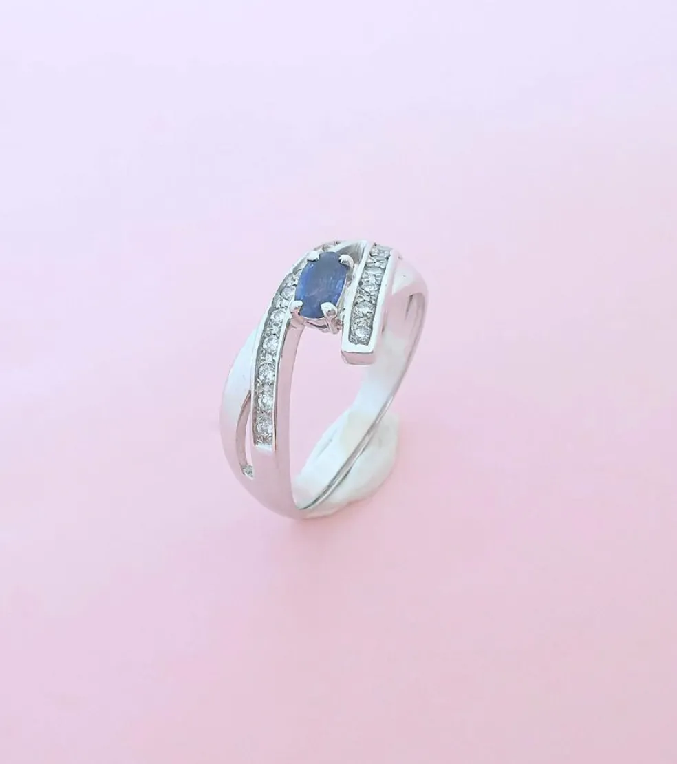 Bague or blanc, saphir, diamants