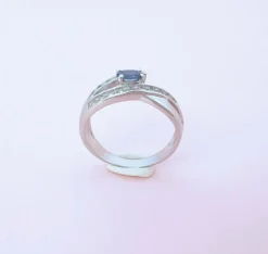 Bague or blanc, saphir, diamants