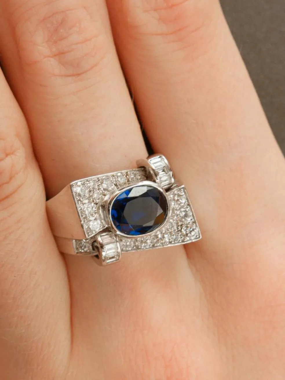Bague or blanc, saphir et diamants