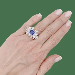 Bague or blanc, saphir et diamants.