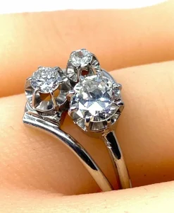 Bague or blanc sertie de 3 diamants