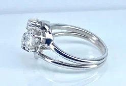 Bague or blanc sertie de 3 diamants