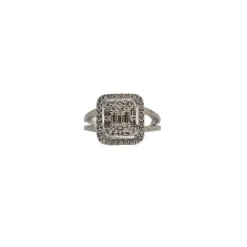 Bague or blanc sertie de diamants ronds et baguettes