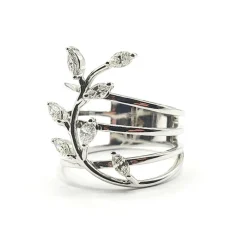 Bague or blanc sertie de diamants naturels