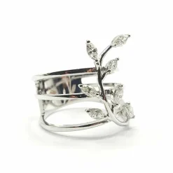 Bague or blanc sertie de diamants naturels