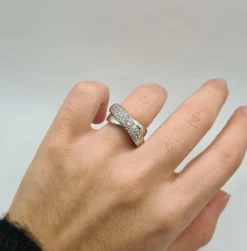 Bague or blanc sertie de diamants