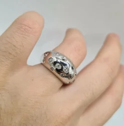 Bague or blanc sertie de diamants taille ancienne