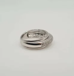Bague or blanc sertie de diamants