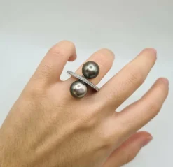 Bague or blanc sertie de perles Tahiti et diamants