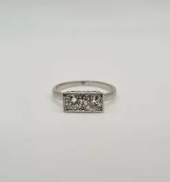Bague or blanc sertie de 2 diamants anciens