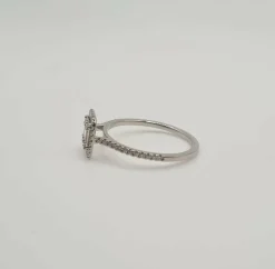 Bague or blanc sertie de diamants baguettes