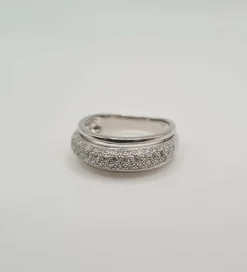 Bague or blanc sertie de diamants