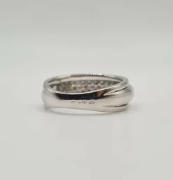 Bague or blanc sertie de diamants