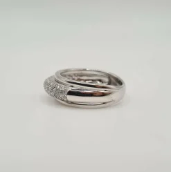 Bague or blanc sertie de diamants